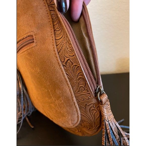 NEW - Western Saddle Shoulder Bag -Fringe -Tooled- Faux Leather/Suede - Picture 4 of 13